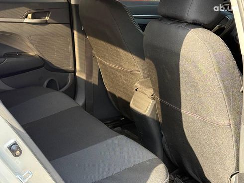 Hyundai Elantra 2018 бежевый - фото 15