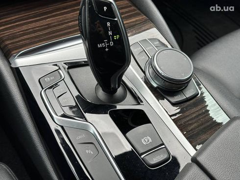 BMW 5 серия 2018 белый - фото 31