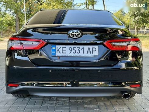 Toyota Camry 2022 - фото 15