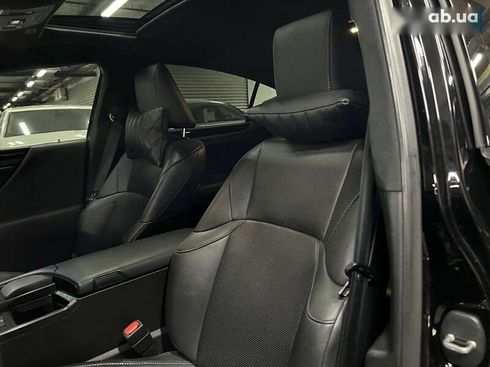 Lexus ES 2018 - фото 16
