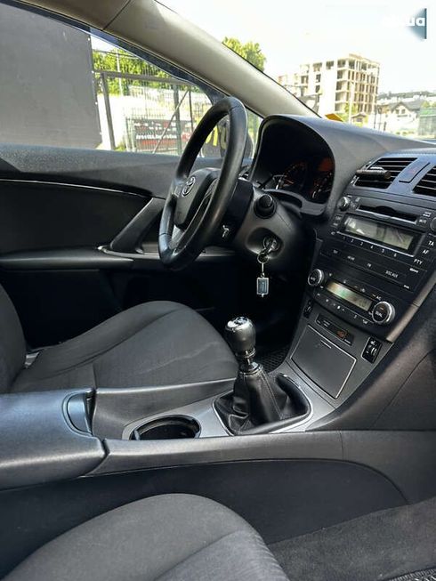 Toyota Avensis 2010 - фото 13