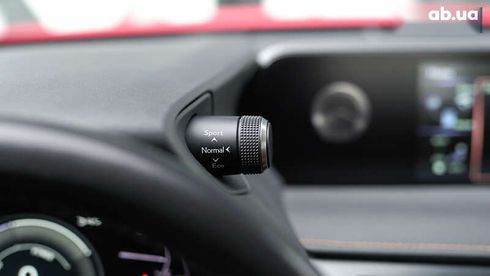 Lexus UX 2019 - фото 25