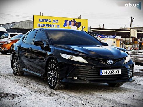 Toyota Camry 2021 - фото 2