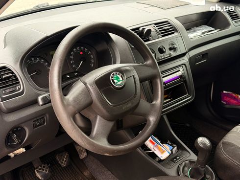 Skoda Fabia 2010 белый - фото 12