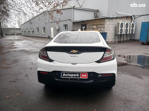 Chevrolet Volt 2017 белый - фото 6