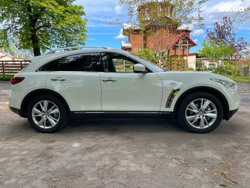 Infiniti QX70 2013 белый - фото 7