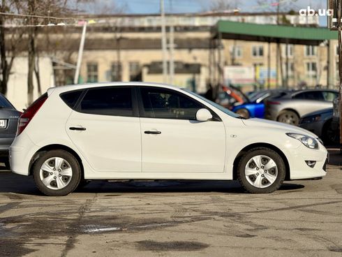 Hyundai i30 2011 белый - фото 6