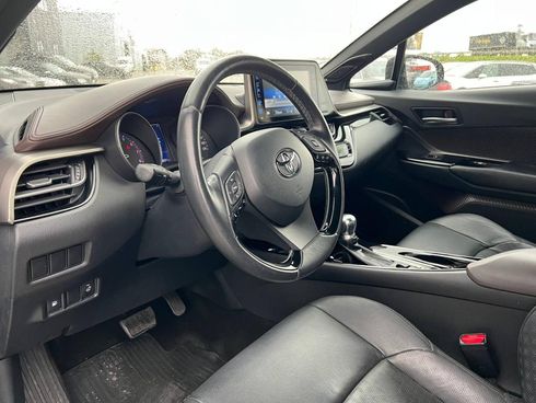 Toyota C-HR 2017 серый - фото 21