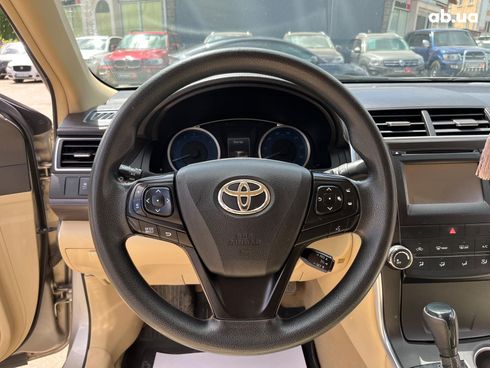 Toyota Camry 2016 серый - фото 5
