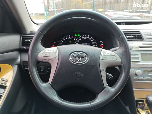 Toyota Camry 2006 серебристый - фото 16