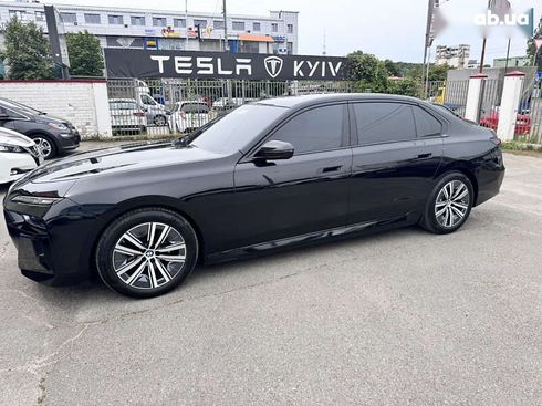 BMW i7 2023 - фото 21