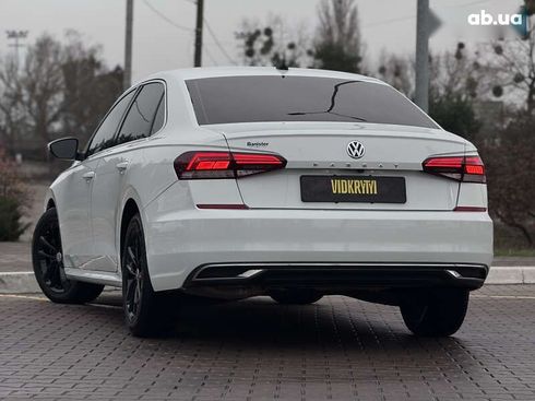 Volkswagen Passat 2019 - фото 17