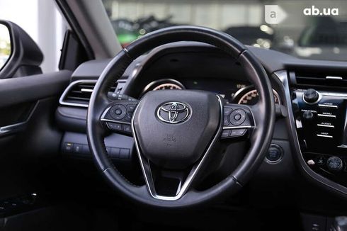 Toyota Camry 2020 - фото 18