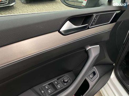 Volkswagen Passat 2017 - фото 12