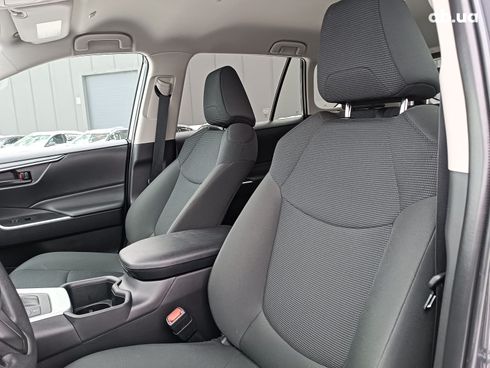 Toyota RAV4 2025 серый - фото 30