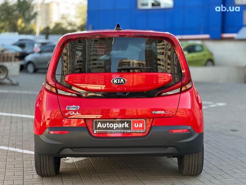 Kia Soul 2021 красный - фото 5