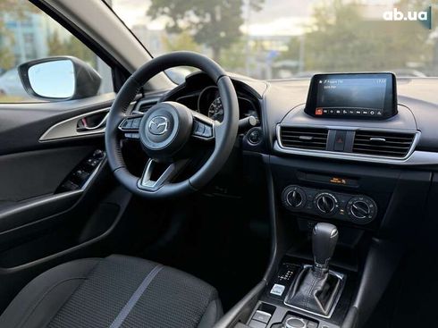 Mazda 3 2017 - фото 12