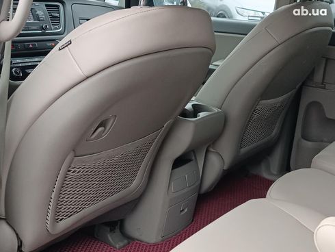 Kia Sedona 2016 красный - фото 35