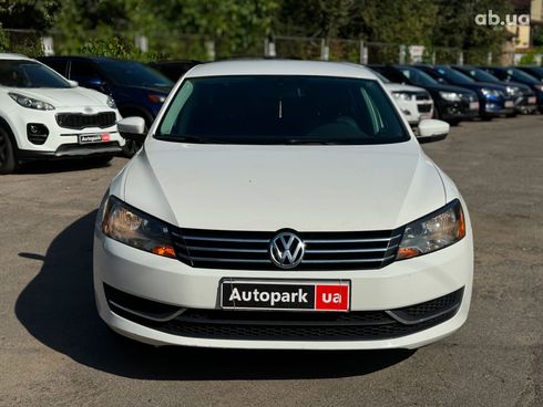 Volkswagen Passat 2015 белый - фото 2