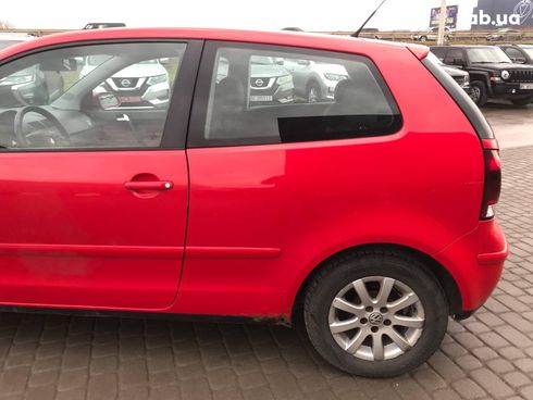 Volkswagen Polo 2005 красный - фото 4
