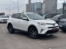 Продажа б/у Toyota RAV4 2016 года - купить на Автобазаре