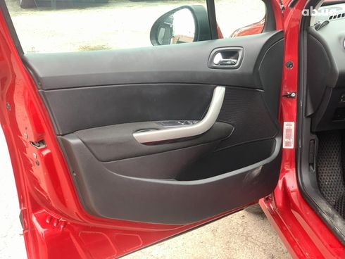 Peugeot 308 2010 красный - фото 21