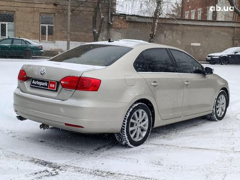 Volkswagen Jetta 2012 бежевый - фото 8
