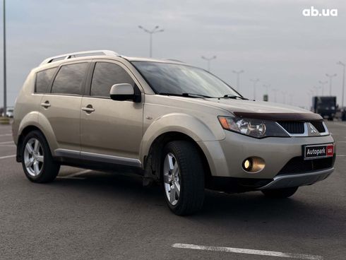 Mitsubishi Outlander XL 2008 бежевый - фото 13