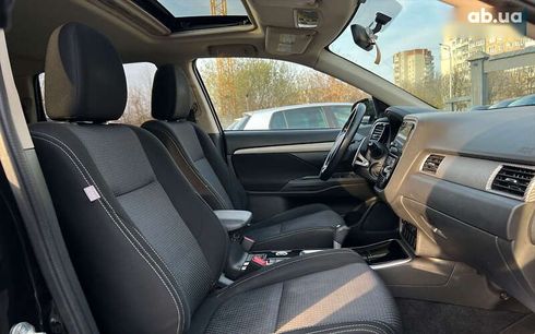 Mitsubishi Outlander 2017 - фото 9