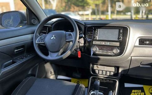 Mitsubishi Outlander 2017 - фото 12