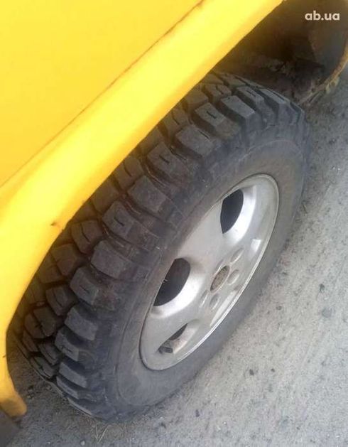 Volkswagen Transporter 1987 желтый - фото 5