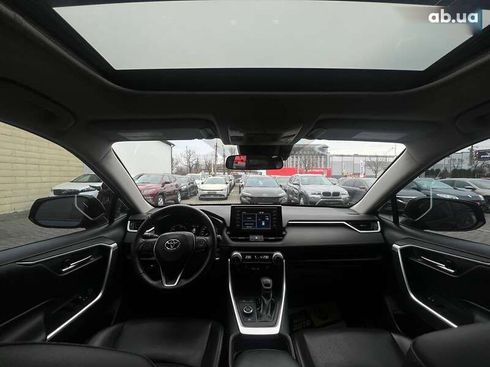 Toyota RAV4 2021 - фото 10