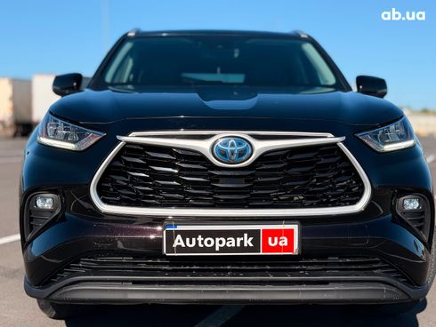 Toyota Highlander 2021 коричневый - фото 3