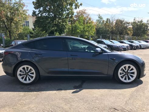 Tesla Model 3 2022 серый - фото 17