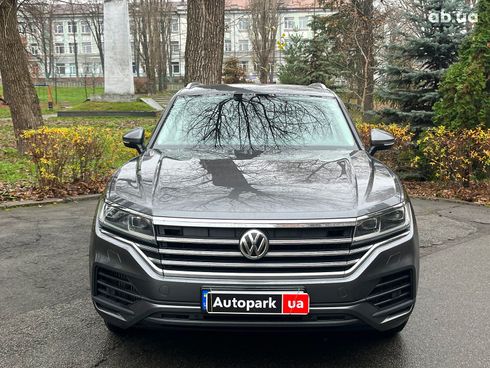 Volkswagen Touareg 2019 серый - фото 3