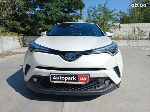 Toyota C-HR 2019 белый - фото 2