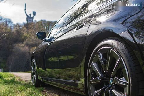 BMW i7 2022 - фото 4