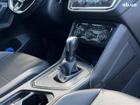 Volkswagen Tiguan 2020 серый - фото 36