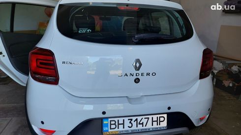 Renault Sandero Stepway 2017 белый - фото 2
