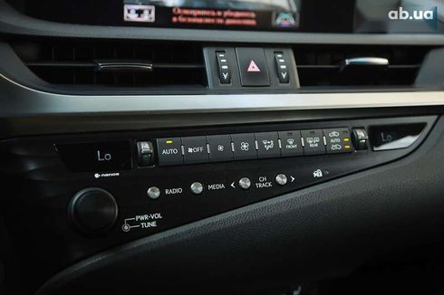 Lexus ES 2018 - фото 17