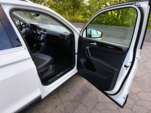 Volkswagen Tiguan 2017 белый - фото 11