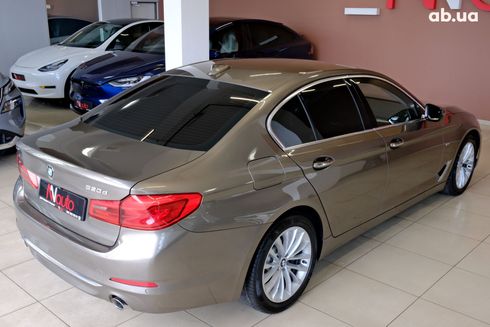 BMW 5 серия 2017 бежевый - фото 5