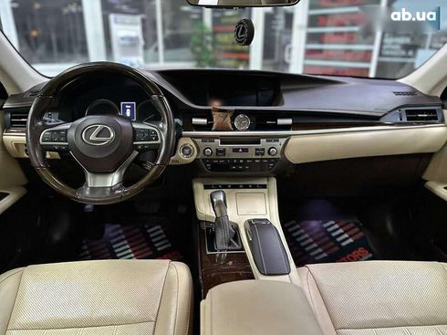 Lexus ES 2016 - фото 22