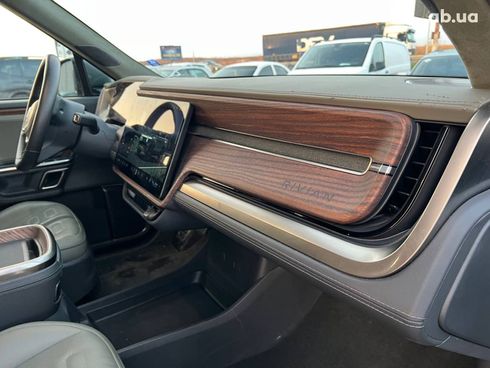 Rivian R1S 2023 серый - фото 92