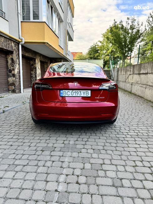 Tesla Model 3 2021 красный - фото 5