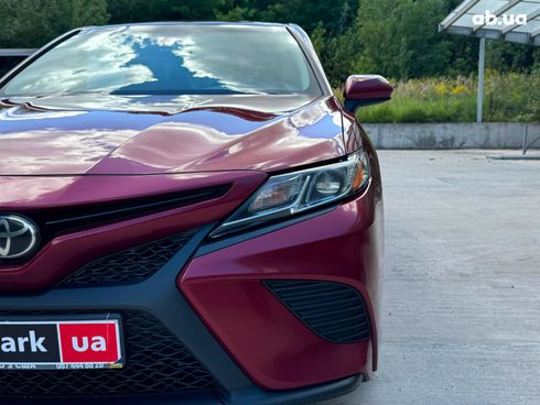 Toyota Camry 2018 красный - фото 9