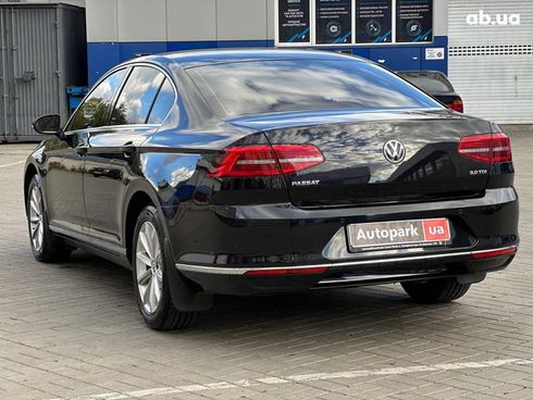 Volkswagen Passat 2017 черный - фото 11