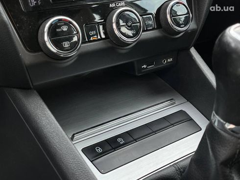 Skoda Octavia 2017 белый - фото 21