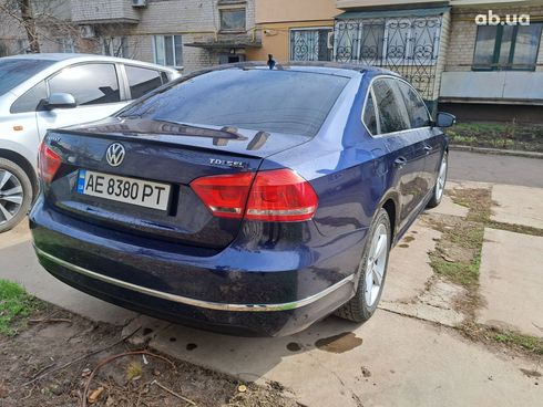 Volkswagen Passat 2014 синий - фото 12