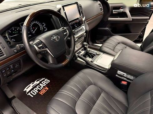 Toyota Land Cruiser 2020 - фото 29